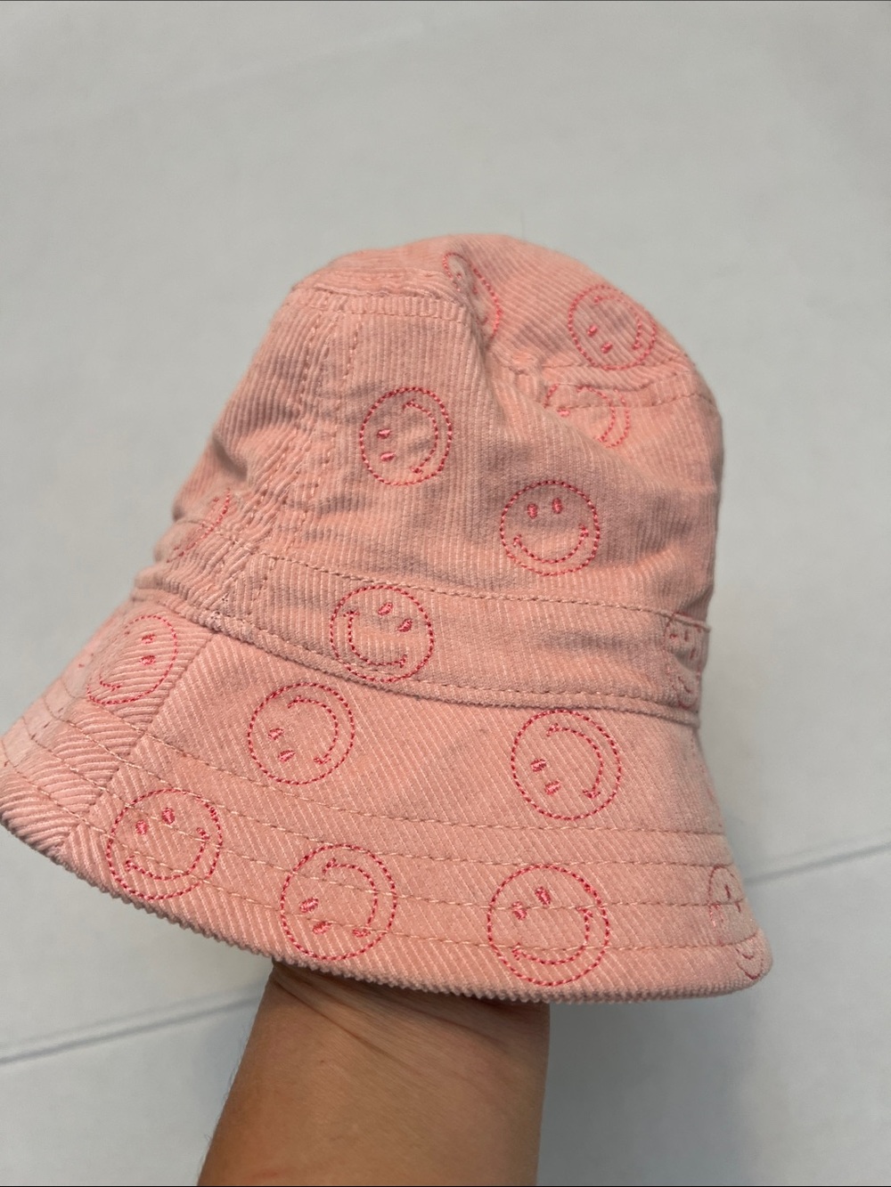 AMERICAN EAGLE PINK ON PINK CORDUROY BUCKET HAT  SMILEY FACES